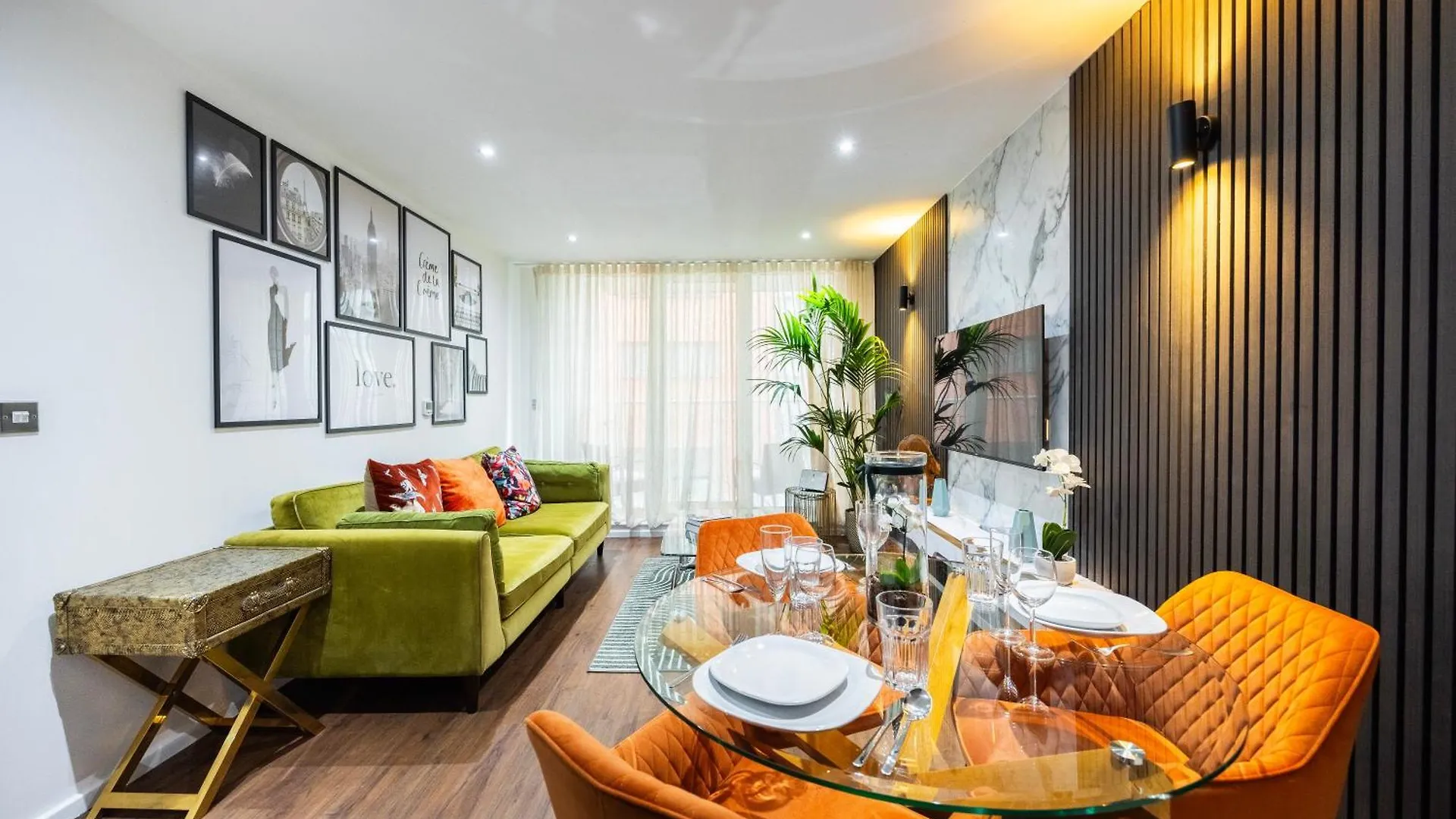 Crowne Views Apartment London